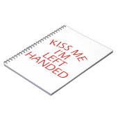 Kus me mijn linker-handbediende notitieboek (Linkerzijde)