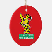 Kus me onder de mistletoe keramisch ornament (Rechts)