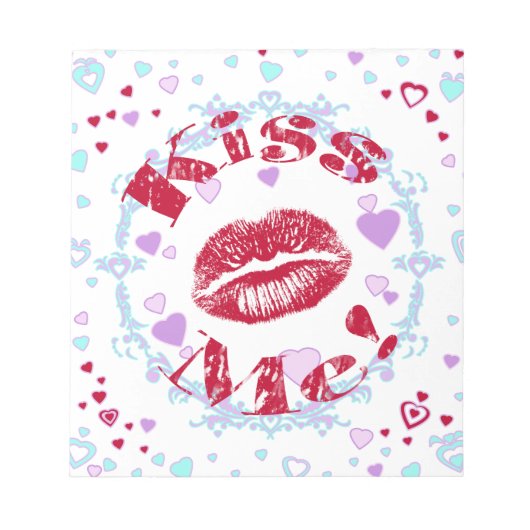 Kus Me! Rode Lippen Met Harten Notitieblok (Voorkant)