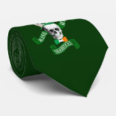 Kus mijn shamrocks stropdas (Opgerold)