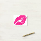 Kus roze lips post-it® notes (Op bureau)
