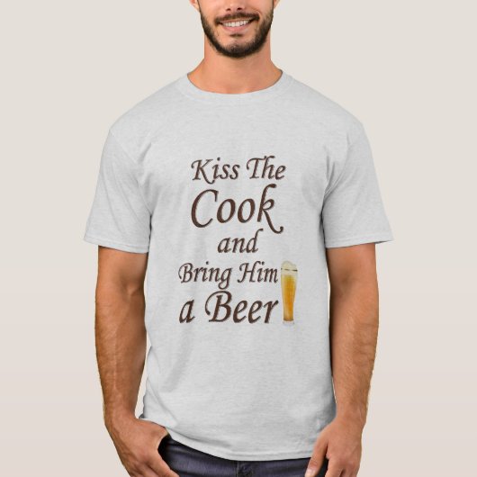Kus The Cook en breng hem een bier T-shirt (Voorkant)