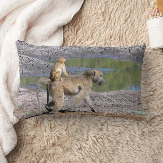 KUSSEN, "BABY MONKEY RIDING ON MAMA MONKEY'S BACK" KUSSEN (Deken)