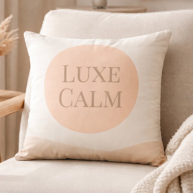 Kussen 'Blush Beige Horizon' (Blush and beige meet in a calm, structured accent designed for refined neutral spaces.)