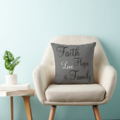 Kussen - Faith Hope Love Family (Stoel)