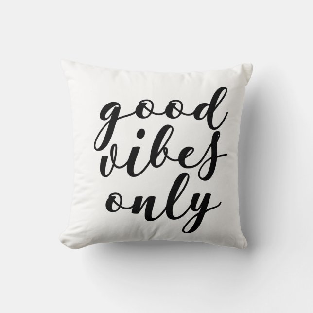Kussen met goede-trillingen-only quote (Voorkant)