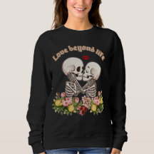 Kussend skeletkoppel met bloemrijke gotiek
