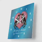 Kussende Pinguïns Roze Hart Persoonlijke Trouwdag Vierkante Klok (Hoek)