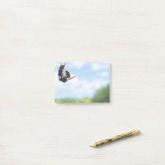 Kussende wespen post-it® notes (Op bureau)
