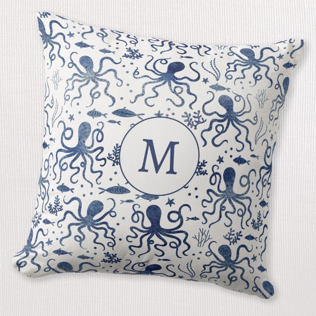 Kust Blauw Aquarel Onderwater Octopus Monogram Kussen (Modern monogram initial personalized watercolor blue and white octopus coastal throw pillow)