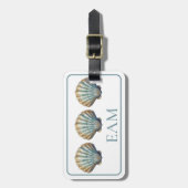 Kust Blauwe Sint-Jacobsschelp Monogram Bagagelabel (Voorkant verticaal)
