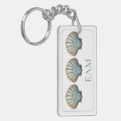 Kust Blauwe Sint-Jacobsschelp Monogram Sleutelhanger (Voorkant Links)