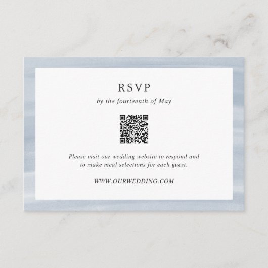 Kust Chic Gedempte Blauwe QR Code Elegante Trouw RSVP Kaartje (Voorkant)