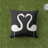 Kust Flamingos Black OutdoorPillow Buitenkussen (Gras)