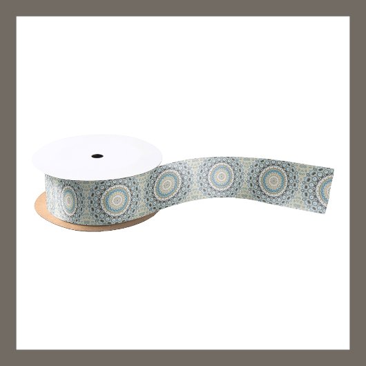 Kust Mandala in zand, blauw en drijfhout tonen Satijnen Lint