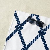 Kust Preppy Nautilus Monogram – Wit & Marineblauw Strandlaken (In situ)
