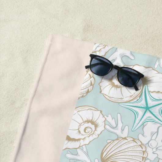 kust turquoise zandstrand Monogram strandlaken (In situ)