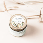 Kust Waterverf Oester Bruiloft Ronde Sticker<br><div class="desc">Deze stickers van de kustbruiloft zijn voorzien van softcream en aqua waterverf oester- en parelillustraties,  met uw namen en trouwdatum in klassieke marineblauwe letters. Perfect voor strand thema,  zomer,  of nautische huwelijksfeesten.</div>