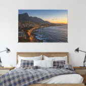 Kustberg Zonsondergang Stadslichten Canvasprint – Canvas Afdruk (Insitu (Slaapkamer))