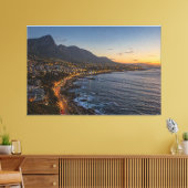 Kustberg Zonsondergang Stadslichten Canvasprint – Canvas Afdruk (Insitu (Woonkamer))