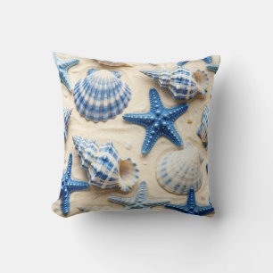 Kustblauw en witte schelpen en zeesterren kussen