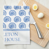 Kustblauw en witte schelpen gepersonaliseerd theedoek (Quarter Fold)