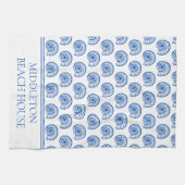 Kustblauw en witte schelpen gepersonaliseerd theedoek (Horizontaal)