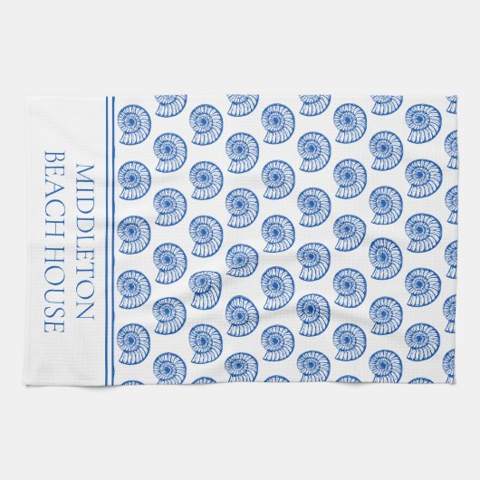 Kustblauw en witte schelpen gepersonaliseerd theedoek (Horizontaal)