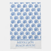 Kustblauw en witte schelpen gepersonaliseerd theedoek (Verticaal)