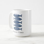 Kustblauw Vissenpatroon op Beige Achtergrond Koffiemok (Voorkant links)