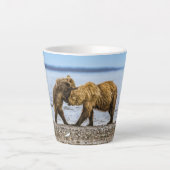 Kustbruine beren latte mok (Voorkant)