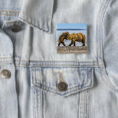 Kustbruine beren vierkante button 5,1 cm (In situ)