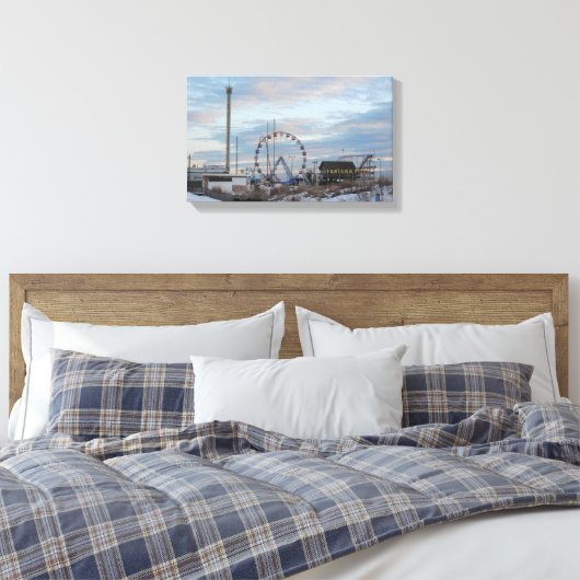 Kustfuntown Pier Canvas Afdruk (Insitu (Slaapkamer))