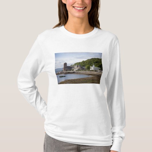 Kustgebied uitzicht met historische gebouwen, Oban T-shirt (Voorkant)