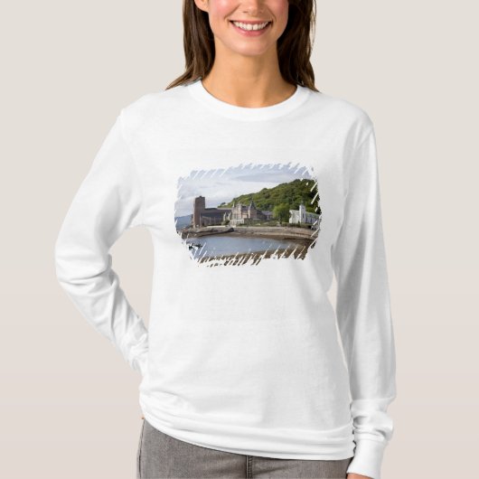Kustgebied uitzicht met historische gebouwen, Oban T-shirt (Voorkant)