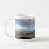 Kustlandschap en vuurtoren koffiemok (Links)