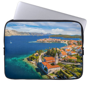 Kustlijn   Korcula Town, Korcula Island, Kroatië Laptop Sleeve