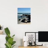 Kustlijn met Rotsen en Golven Poster (Thuiskantoor)