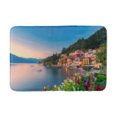Kustlijn | Varenna, Lombardije, Italië Badmat (Voorkant)