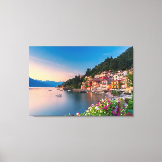 Kustlijn | Varenna, Lombardije, Italië Canvas Afdruk (Voorkant)