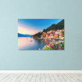 Kustlijn | Varenna, Lombardije, Italië Canvas Afdruk (Insitu (Houten vloer))