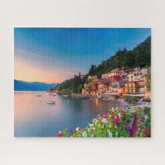 Kustlijn | Varenna, Lombardije, Italië Legpuzzel (Horizontaal)