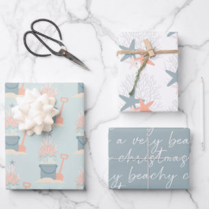 Kustpapier voor kerstkaarten met kerstinslag in de inpakpapier vel