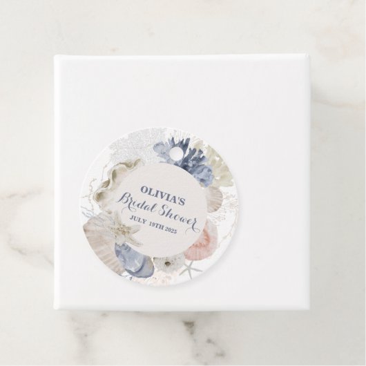 Kuststrand blauwe schelp bruidsdouche bedankjes labels (In situ)