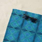 Kuststrand met zoutgolven op zwart strandlaken (In situ)