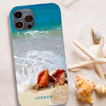 Kuststrand Shells Seashore Foto Naam Case-Mate iPhone 14 Hoesje<br><div class="desc">Het persoonlijke geval van de celtelefoon met uw eigen volledig-aftapfoto (of gebruik de steekproef één) en douanetekst in uw keus van doopvontstijl en kleur. Op de foto van de foto staat een kuststrandkust en een keiharde zee met golven die over hen kruipen op een zandstrand met kalm, waardoor het turkooisblauwe...</div>