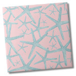 Kuststrandpatroon Tegeltje<br><div class="desc">Een schattig en trendy blush roze en blauwgroen kuststrandpatroon met zeesterren. Wijzig de achtergrondkleur als je wilt! Of je deze tegel wilt gebruiken als een klein onderzetter of trivet voor een drink of bord... of je wilt gaan groot met een keuken backsplash, of badkamer tegel, is aan jou! Doe een...</div>