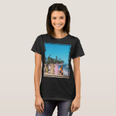 Kustsurfplank strandtafereel t-shirt (Voorkant volledig)