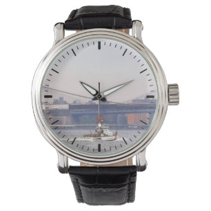 Kustwacht Cutter bij Brooklyn Bridge Horloge
