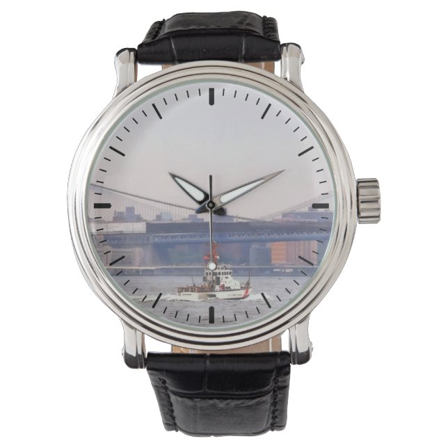 Kustwacht Cutter bij Brooklyn Bridge Horloge (Voorkant)